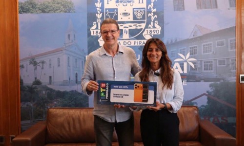 Prefeita Katia Miki faz entrega simbólica do primeiro IPTU Premiado de Barra do Piraí